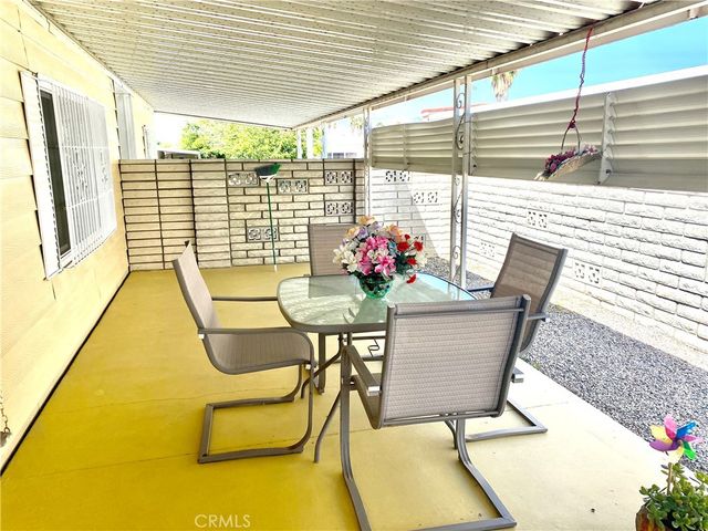 1053 W Johnston Avenue, Hemet, CA 92543