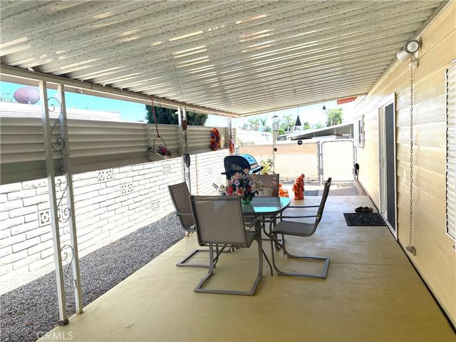 1053 W Johnston Avenue, Hemet, CA 92543