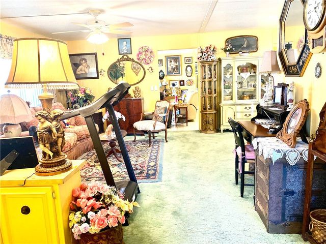 1053 W Johnston Avenue, Hemet, CA 92543