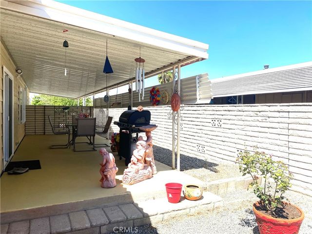 1053 W Johnston Avenue, Hemet, CA 92543