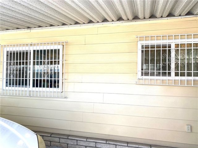 1053 W Johnston Avenue, Hemet, CA 92543