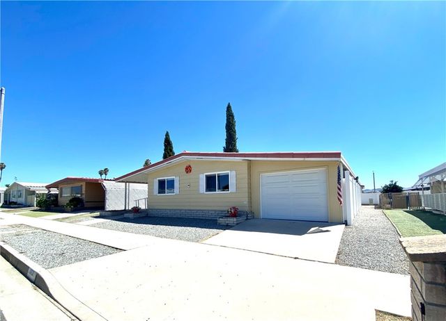 1053 W Johnston Avenue, Hemet, CA 92543