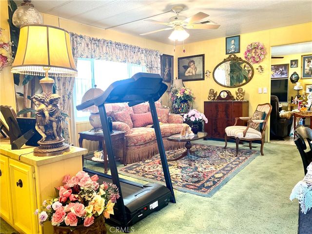 1053 W Johnston Avenue, Hemet, CA 92543