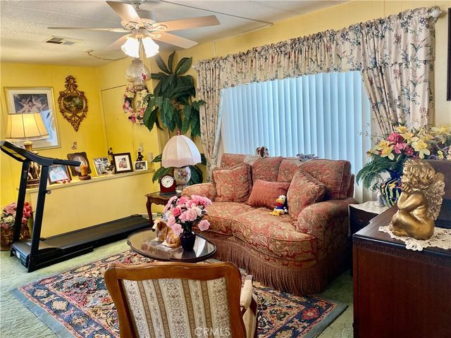 1053 W Johnston Avenue, Hemet, CA 92543