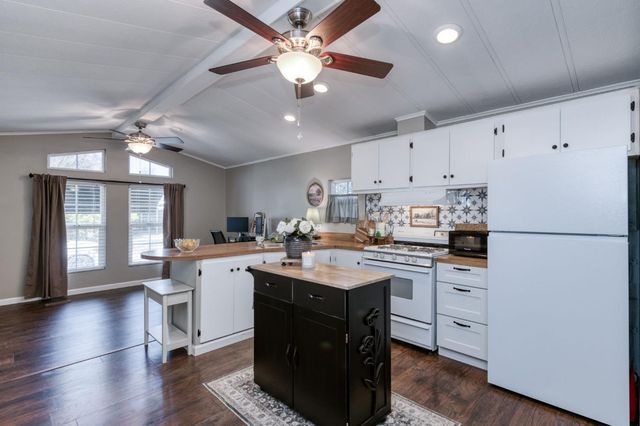 8701 Highway 41 SPC49, Fresno, CA 93720