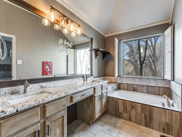 716 Fox Run Trail, Saginaw, TX 76179