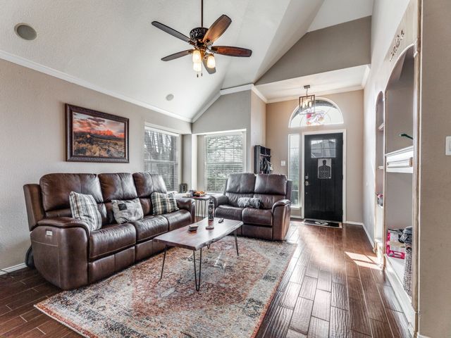 716 Fox Run Trail, Saginaw, TX 76179