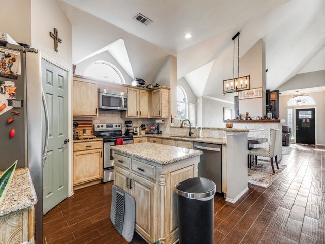 716 Fox Run Trail, Saginaw, TX 76179