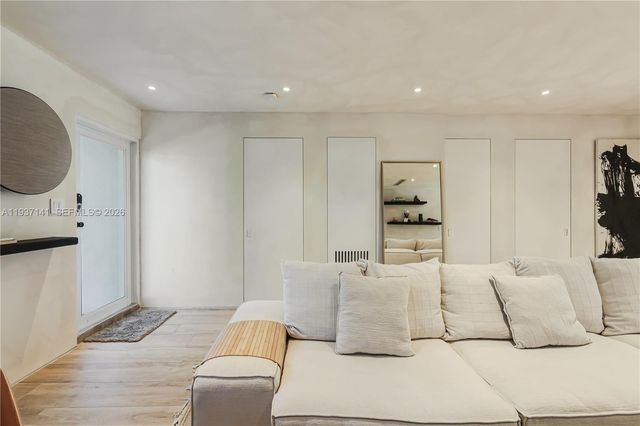 254 NW 43rd St, Miami, FL 33127