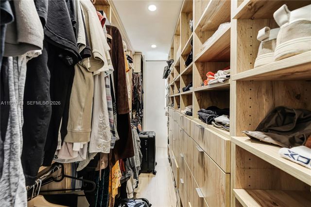 254 NW 43rd St, Miami, FL 33127