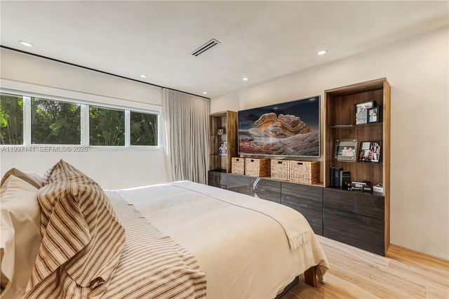 254 NW 43rd St, Miami, FL 33127