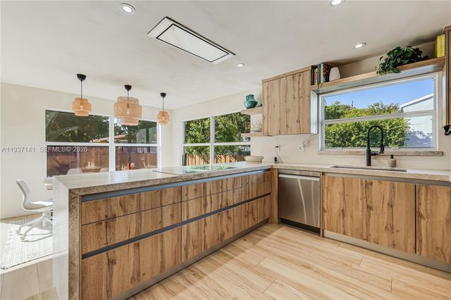 254 NW 43rd St, Miami, FL 33127