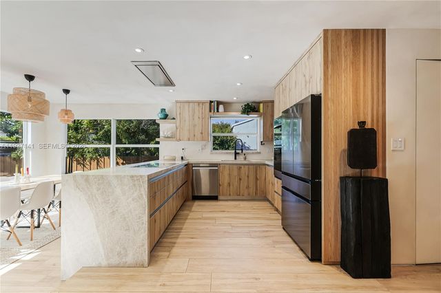 254 NW 43rd St, Miami, FL 33127