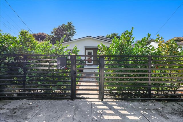 254 NW 43rd St, Miami, FL 33127