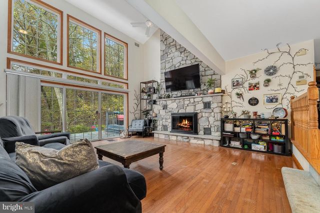 1187 MANZANEDO RD, East Stroudsburg, PA 18302