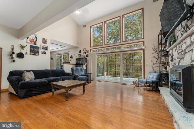 1187 MANZANEDO RD, East Stroudsburg, PA 18302