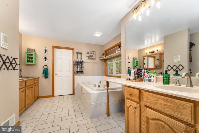 1187 MANZANEDO RD, East Stroudsburg, PA 18302