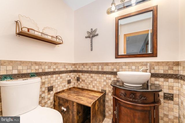 1187 MANZANEDO RD, East Stroudsburg, PA 18302