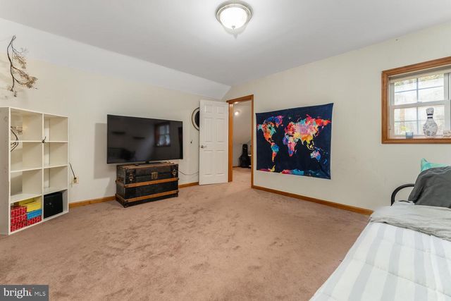 1187 MANZANEDO RD, East Stroudsburg, PA 18302