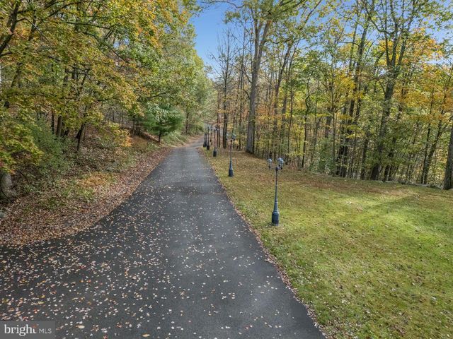 1187 MANZANEDO RD, East Stroudsburg, PA 18302