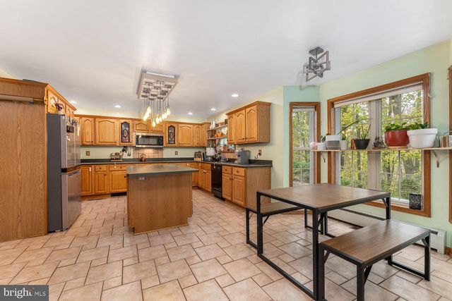 1187 MANZANEDO RD, East Stroudsburg, PA 18302