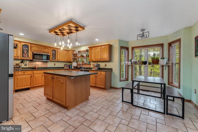 1187 MANZANEDO RD, East Stroudsburg, PA 18302