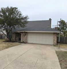 2462 Claremont Drive, Grand Prairie, TX 75052