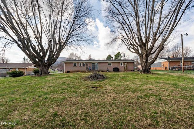 2409 Circleview Drive, Johnson City, TN 37604