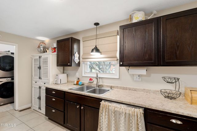 2409 Circleview Drive, Johnson City, TN 37604