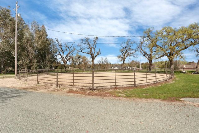 236 Creekview Ln, Wallace, CA 95254