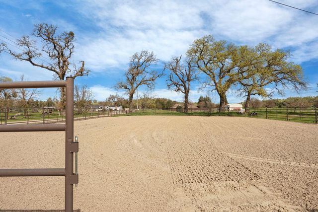 236 Creekview Ln, Wallace, CA 95254