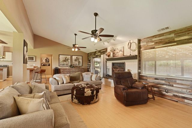 236 Creekview Ln, Wallace, CA 95254