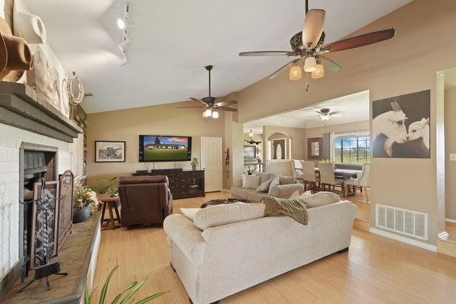 236 Creekview Ln, Wallace, CA 95254