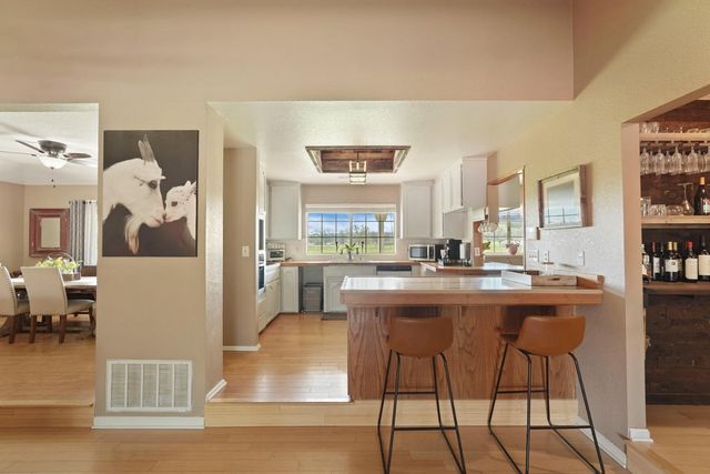 236 Creekview Ln, Wallace, CA 95254