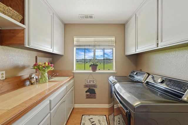 236 Creekview Ln, Wallace, CA 95254