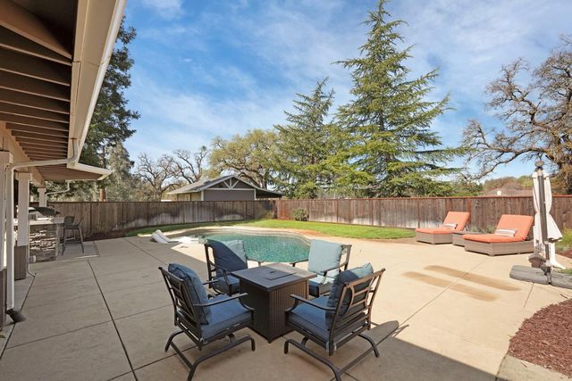 236 Creekview Ln, Wallace, CA 95254