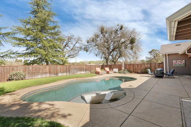 236 Creekview Ln, Wallace, CA 95254