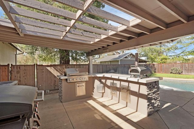 236 Creekview Ln, Wallace, CA 95254