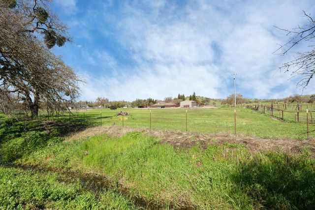 236 Creekview Ln, Wallace, CA 95254