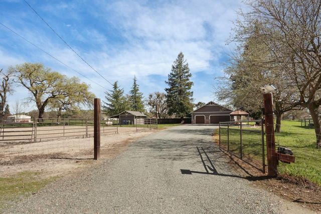 236 Creekview Ln, Wallace, CA 95254