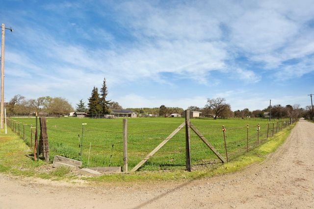 236 Creekview Ln, Wallace, CA 95254