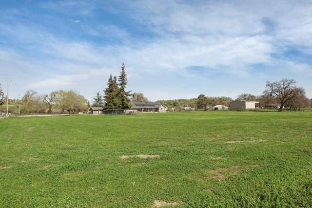 236 Creekview Ln, Wallace, CA 95254