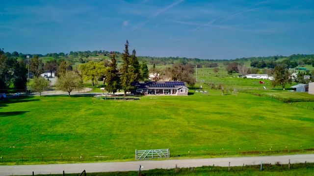 236 Creekview Ln, Wallace, CA 95254