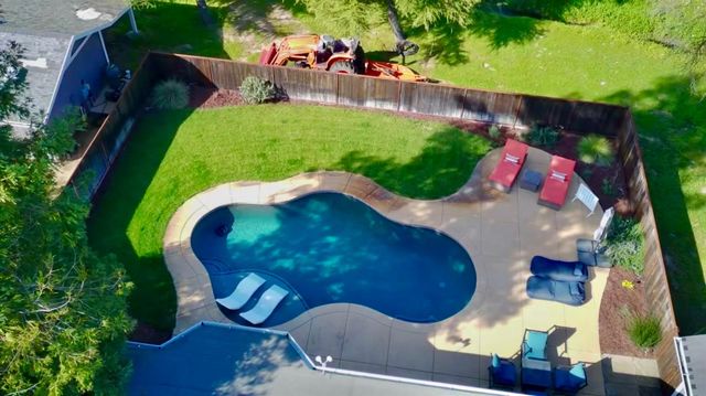 236 Creekview Ln, Wallace, CA 95254