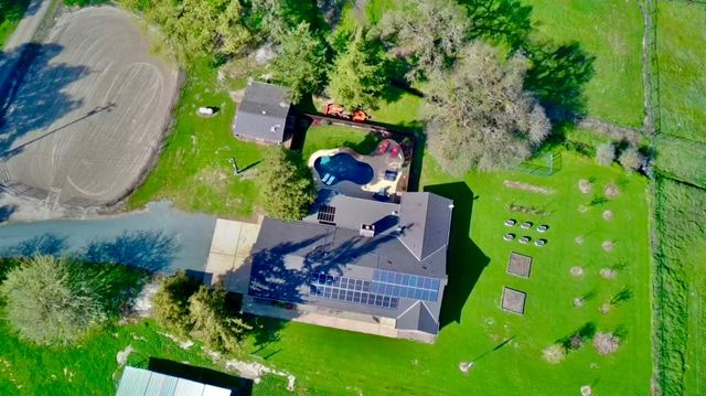 236 Creekview Ln, Wallace, CA 95254