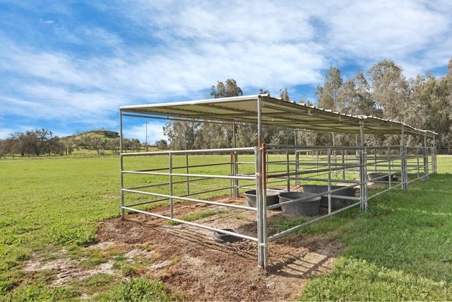 236 Creekview Ln, Wallace, CA 95254