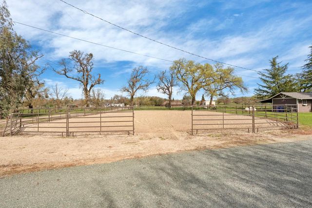 236 Creekview Ln, Wallace, CA 95254