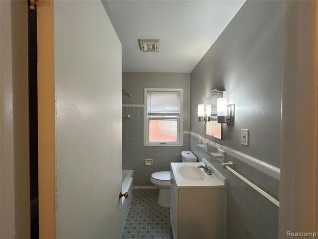 17697 Olympia, Redford, MI 48240