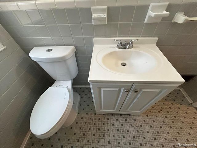 17697 Olympia, Redford, MI 48240