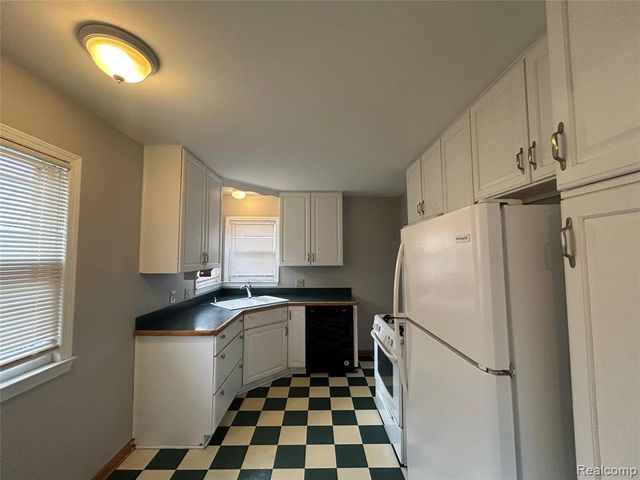 17697 Olympia, Redford, MI 48240